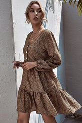 Langärmliges Kleid mit V-Ausschnitt, Leopardenmuster und Rüschen